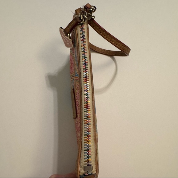 Vintage Disney Dooney & Bourke Wristlet - Parks Exclusive - 2011 - Picture 8 of 8